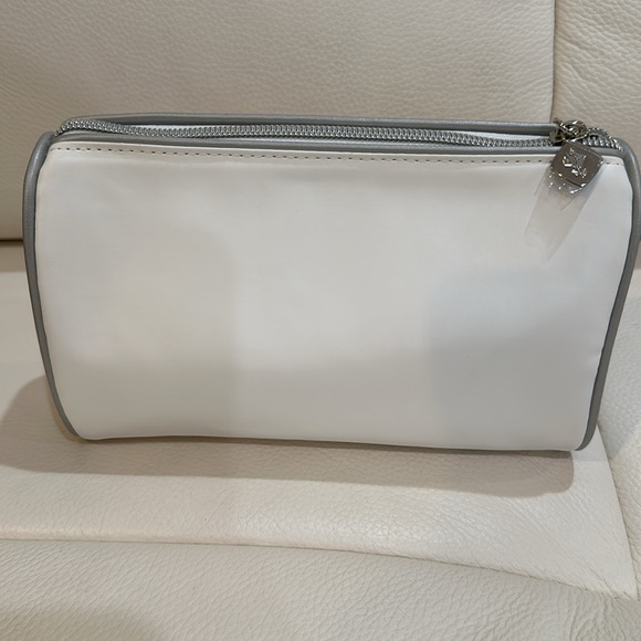 Lancôme 6 Pieces Makeup Set Includes Makeup Bag - Picture 13 of 16